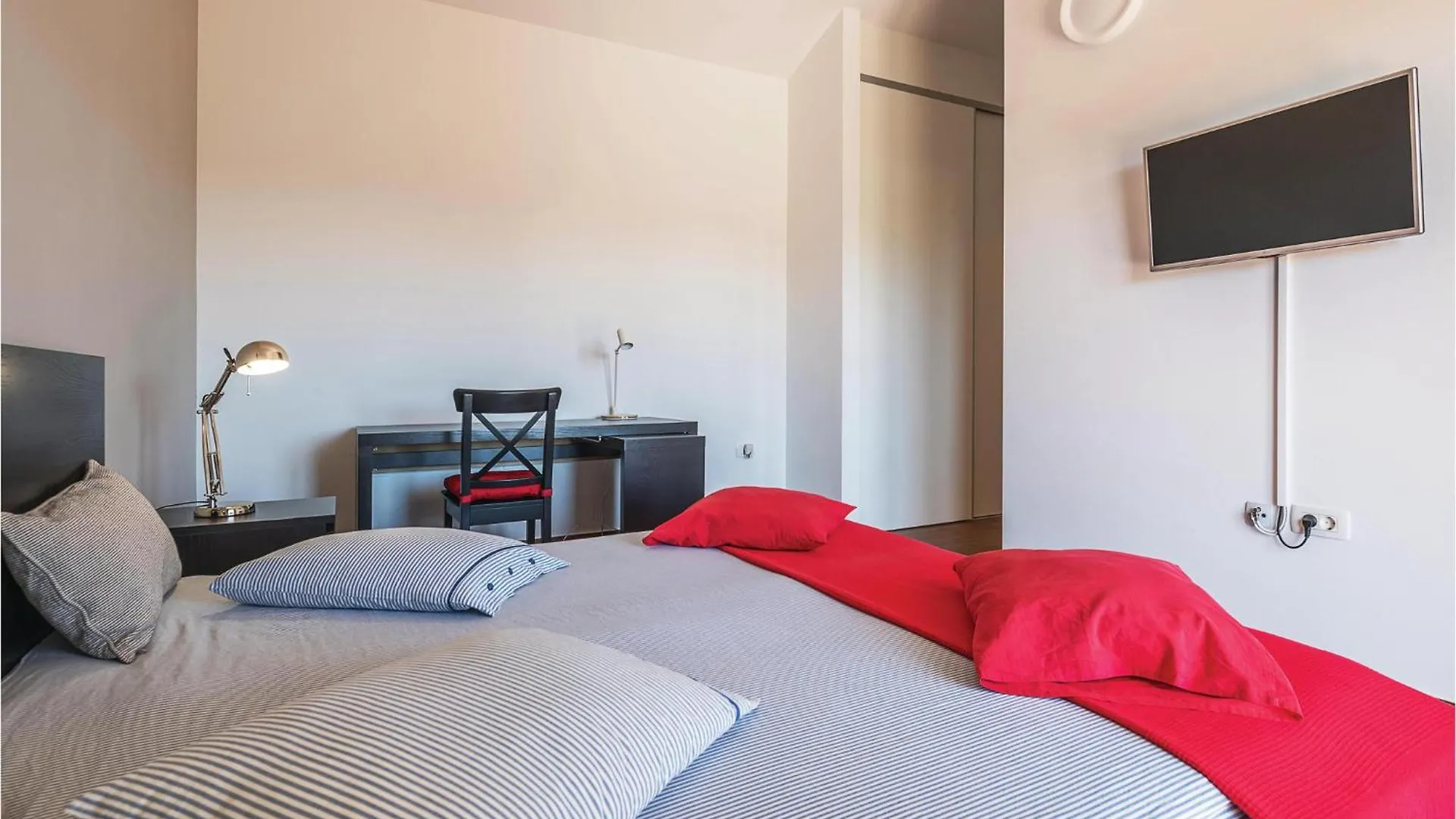 Stunning Home In Valbandon Fondole